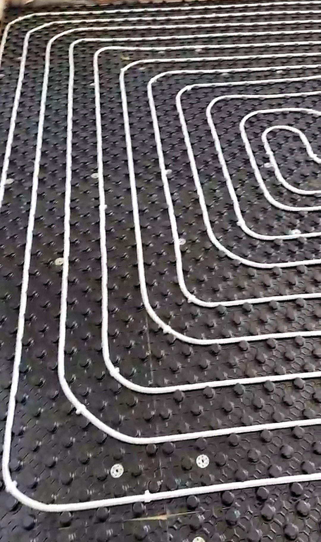 Wet underfloor heating pipework laid on a castellated panel at a recent DGN GAS London install